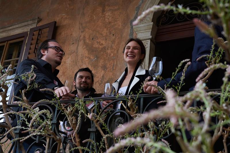 14Wine-tasting